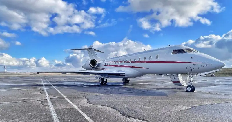Bombardier Global 5000 on the apron