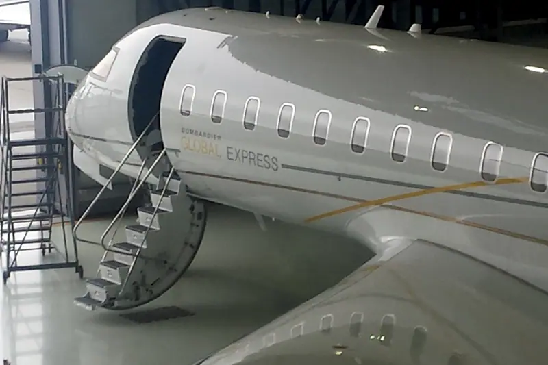 Bombardier Global Express in the hangar with its airstair lowered