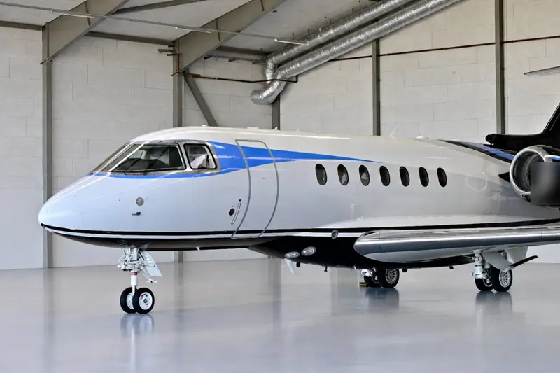 Hawker 4000 in the hangar